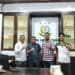 Perwakilan Forum Alumni Badan Eksekutif Mahasiswa FABEM dan BEM Universitas Islam Kuantan Singingi Uniks berfoto bersama jajaran Kejaksaan Negeri Kuantan Singingi saat melakukan kunjungan pada Rabu 23 Juli 2025