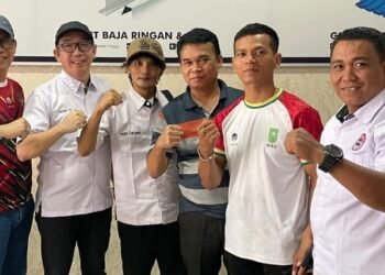 Jajaran pengurus KBI Kota Dumai bersama Ketua Umum KBI Pengprov Riau, M. Yasmin (kiri), dan Humas Pengprov KBI Riau, Herwin MT. Sagala (ketiga dari kanan), dalam pertemuan konsolidasi persiapan Porprov 2026.