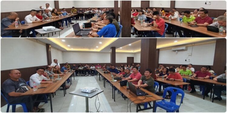 Sejumlah pengurus Paguyuban Sosial Marga Tionghoa Indonesia PSMTI Provinsi Riau saat mengikuti rapat persiapan Musyawarah Provinsi Musprov V di Sekretariat PSMTI Riau