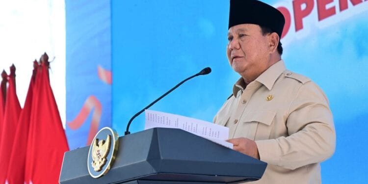 Presiden Prabowo Subianto menyampaikan sambutannya pada peluncuran kelembagaan 80081 Koperasi DesaKelurahan Merah Putih KDMPKKMP dalam sebuah acara yang digelar di Koperasi Desa Merah Putih Bentangan Desa Bentangan Kecamatan Wonosari Kabupaten Klaten pada Senin 21 Juli 2025 Foto BPMI SetpresRusman