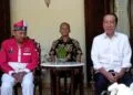 Mantan Presiden RI Joko Widodo kanan dalam sebuah pertemuan bersama Fredy Samosir kiri Ketua Umum PRABOS Nusantara