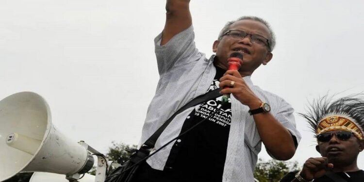 Agoes S Alam Agoes Budianto saat menyampaikan pidato dalam salah satu kegiatan organisasi Beliau menjabat sebagai Ketua Forum Koperasi TKBM se Sumatera dan Ketua Umum Dewan Kesenian Kota Dumai