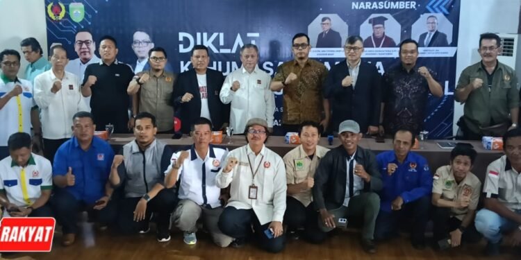 IMG-20250828-WA0075 - Utusan Rakyat Para peserta dan narasumber berfoto bersama usai kegiatan Pendidikan dan Pelatihan Diklat Kehumasan yang digelar oleh KONI Sumatera Selatan Sumsel di Palembang