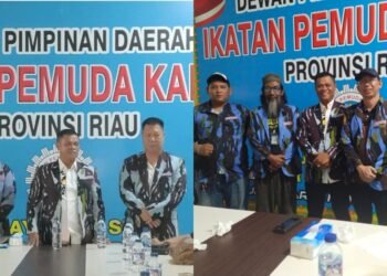 Kolase foto bersama Ketua - Kasten Harianja (tengah), Sekjen - Kasrul (kiri), dan Bendahara - Yunan Liem (kanan) dari DPD IPK Riau, bersama Foto perwakilan pengurus DPD II IPK Dumai.