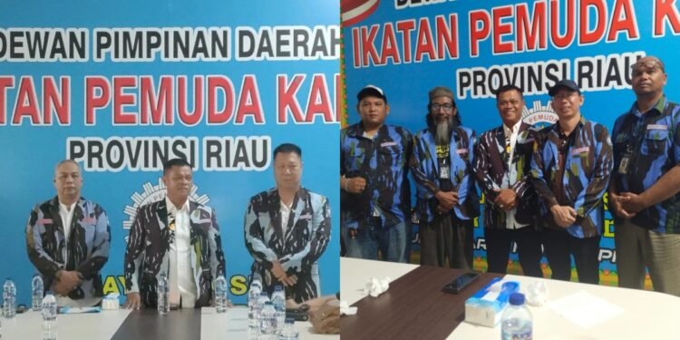 Kolase foto bersama Ketua   Kasten Harianja tengah Sekjen   Kasrul kiri dan Bendahara   Yunan Liem kanan dari DPD IPK Riau bersama Foto perwakilan pengurus DPD II IPK Dumai