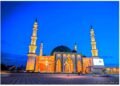 Kemegahan Dumai Islamic Center DIC yang menjadi ikon baru Kota Dumai saat bermandikan cahaya di malam hari