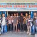 Pengurus DPD II IPK Kota Dumai berfoto bersama dengan perwakilan warga calon kader dari Kecamatan Sungai Sembilan di depan Sekretariat DPD II IPK Dumai di Jl Sultan Syarif Kasim