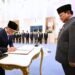 Presiden Prabowo Subianto memimpin upacara pelantikan Menteri dan Wakil Menteri Kabinet Merah Putih di Istana Negara Jakarta dengan menandatangani dokumen pelantikan yang disaksikan oleh Menteri Pertahanan Sjafrie Sjamsoeddin dan pejabat tinggi lainnya pada Senin 8 September 2025