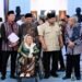 Presiden Prabowo Subianto berfoto bersama para tokoh Gerakan Nurani Bangsa GNB usai pertemuan di Istana Merdeka Jakarta Kamis 1192025 Foto BPMI Setpres