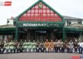 Pangdam IISriwijaya Mayjen TNI Ujang Darwis didampingi Ketua Persit KCK Daerah II Sriwijaya berfoto bersama jajaran Kodim 0402OKI dan Forkopimda Kabupaten OKI saat melakukan kunjungan kerja Senin 15920