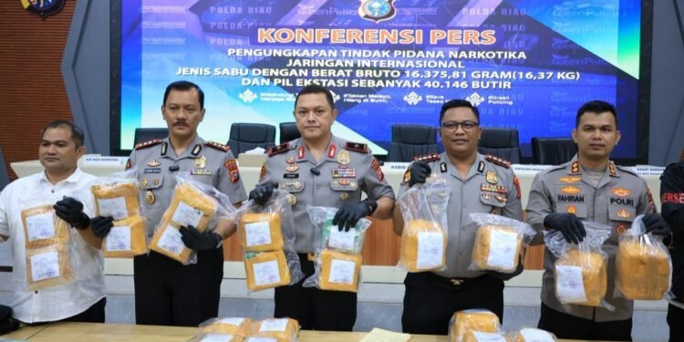 Polda Riau Tangkap Kurir Jaringan Internasional, Narkoba Rp 31 M Disita