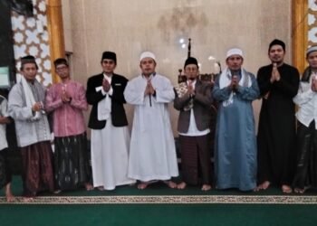 Shalat Idul Fitri Penuh Khidmat: Aparatur Desa Limus Nunggal Bersatu dalam Ibadah Bersama Ulama dan Tokoh Masyarakat