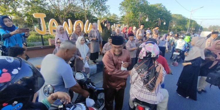 Ramadhan 1447 H/2026 M, Wawako Dumai H. Sugiyarto Bersama PBSR Bagikan 1.500 Paket Takjil