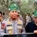 Kapolda Riau Bersama Rocky Gerung Turun Kelokasi Pemadaman Karhutla di Kota Dumai