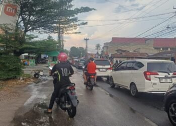 Habis Hujan Terbitlah Macet di Jalan Hang Tuah Pekanbaru