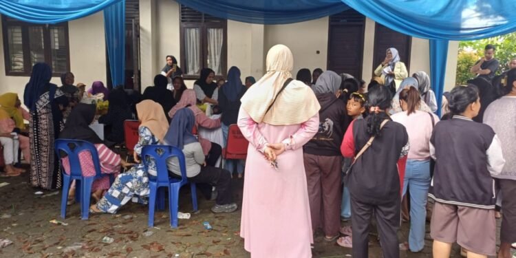 Penyerahan Bantuan Beras dan Minyak di Kelurahan Bencah Lesung Berlangsung Tertib, Tapi Timbulkan Kontroversi Pungli Parkir