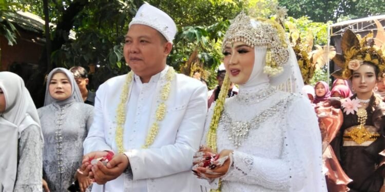 Pernikahan Ardelia Safitri dan Khoirul Anam Penuh Berkah Adat Sunda di Tengah Cuaca Cerah Cileungsi