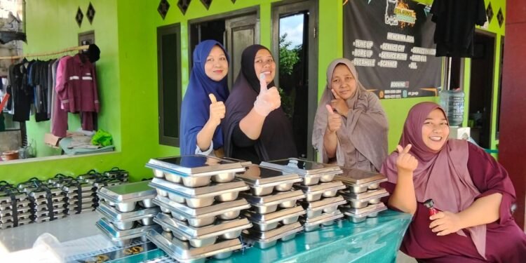 pos yandu cileungsi terima mbg - Utusan Rakyat Posyandu Kenanga 5 Cileungsi Nikmati Santapan Bergizi Gratis dari Program MBG