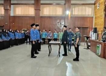 Wali Kota Dumai Paisal Serah SK 279 Calon PNS Dumai Jadi PNS Penuh