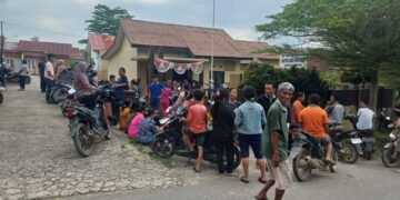 Antusiasme Bercampur Kekecewaan: Warga Tuah Negeri Berdesak-desakan rebut Kupon Bantuan Beras di Tengah Kontroversi Daftar Penerima