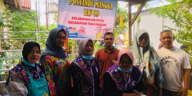 400 Ibu Hamil, Menyusui dan Balita di RW 09 Kelurahan Air Putih Terima MBG, Cegah Stunting