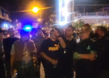 Mega Mall Manado Terbakar: Api Diduga dari Food Court, Lima Orang Dilaporkan Terjebak
