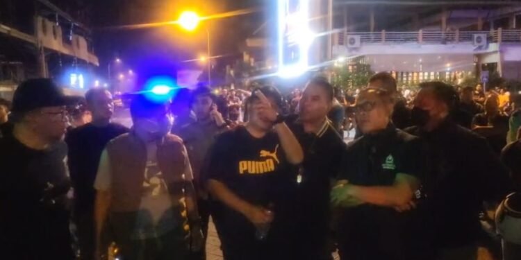 Mega Mall Manado Terbakar: Api Diduga dari Food Court, Lima Orang Dilaporkan Terjebak