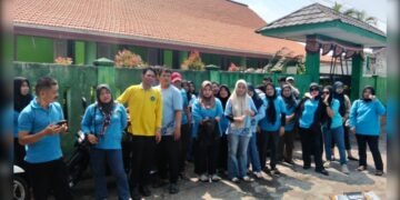 GENERAL CLEANING SPPG02 KAUM BARU CILEUNGSI, KARYAWAN MENIKMATI MAKAN BERSAMA SETELAH BEKERJA