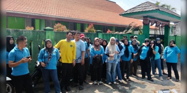 dapur sppg_UtusanRakyat - Utusan Rakyat GENERAL CLEANING SPPG02 KAUM BARU CILEUNGSI, KARYAWAN MENIKMATI MAKAN BERSAMA SETELAH BEKERJA