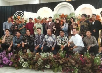 HAPPY WEDDING: ALBI MARDYO ST DAN ARYANI SPD