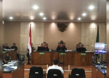 PLT GUBERNUR SF HARIYANTO HADIR JADI SAKSI, RATUSAN MASSA PADATI SIDANG ABDUL WAHID DI PN PEKANBARU: Sidang Lanjutan Kasus Dugaan Pergeseran Anggaran APBD Rp325 Miliar