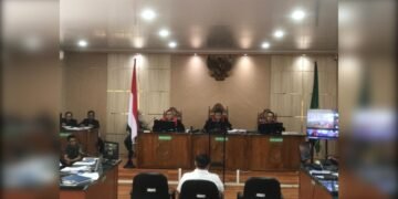 PLT GUBERNUR SF HARIYANTO HADIR JADI SAKSI, RATUSAN MASSA PADATI SIDANG ABDUL WAHID DI PN PEKANBARU: Sidang Lanjutan Kasus Dugaan Pergeseran Anggaran APBD Rp325 Miliar