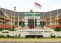RICUH DI DPRD RIAU TEREKAM KAMERA, DUA KUBU PENDUKUNG POLITISI GOLKAR SALING ADU JOTOS