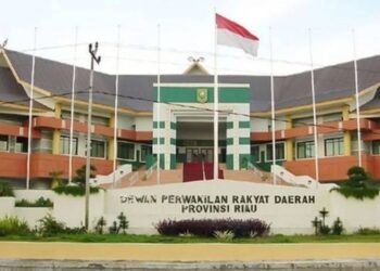 dprd provinsi riau_UtusanRakyat - Utusan Rakyat RICUH DI DPRD RIAU TEREKAM KAMERA, DUA KUBU PENDUKUNG POLITISI GOLKAR SALING ADU JOTOS