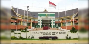 RICUH DI DPRD RIAU TEREKAM KAMERA, DUA KUBU PENDUKUNG POLITISI GOLKAR SALING ADU JOTOS