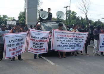 Gabungan Aktivis Mahasiswa Peduli Keadilan Geruduk Kantor Kejati Sumsel