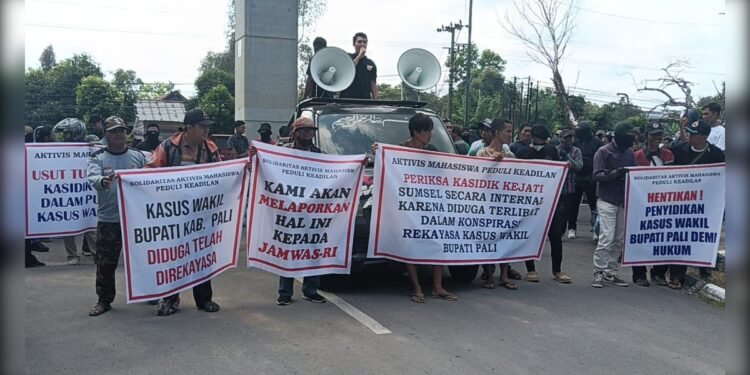 Gabungan Aktivis Mahasiswa Peduli Keadilan Geruduk Kantor Kejati Sumsel