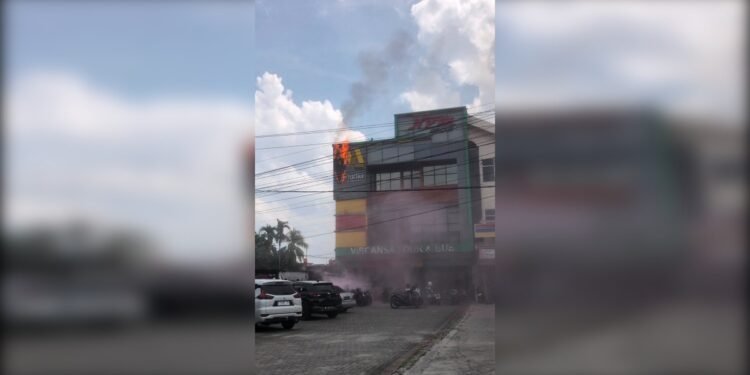Kantor Vircansa Studio Jalan Soekarno- Hatta Terbakar di Duga Arus Pendek Api Melahap Sebagian Bangunan