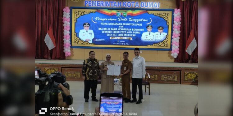 pemprov riau serah data dumai_UtusanRakyat 1 - Utusan Rakyat Pemprov Riau Serah Data Tunggak Pajak Kendaraan, Dumai Rp28 M