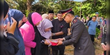 Polres Kampar Berduka Upacara Pemakaman Personil Aipda Supriandi Dilaksanakan Dengan Khidmat Di Kuok