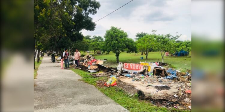 Puluhan Lapak Pedagang dan Bangunan Liar di Stadion Utama Riau Diratakan Satpol PP Pekanbaru Tegakkan Perda