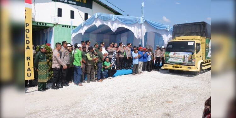 Kapolri Tinjau Pabrik Pupuk Batu Bara di Kampar: Lepas Distribusi 80 Ton untuk 5 Kelompok Tani Riau, Kapolres Kampar Awasi Keamanan