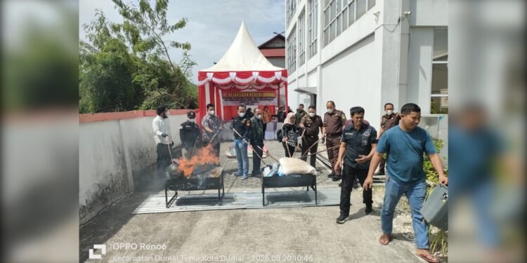 Kejari Dumai Musnahkan BB Inkracht Periode Maret – Juni 2026