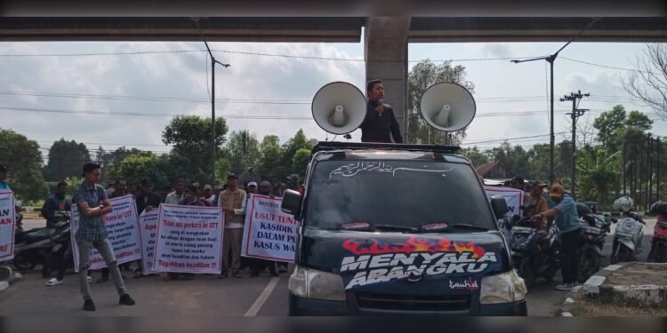 aktifis mahasiswa_UtusanRakyat - Utusan Rakyat Aktivis Mahasiswa Desak Kejati Sumsel Usut Dugaan Rekayasa Perkara Tipikor