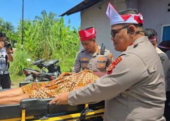 Polres Dumai Bersama Polda Riau Evakuasi Lansia Sakit Menahun dalam Kegiatan Ekspedisi Merah Putih Presisi
