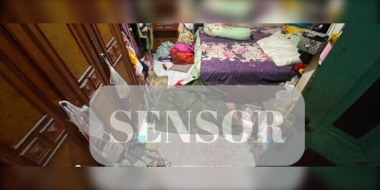 sensor_UtusanRakyat - Utusan Rakyat Sadis! Wanita Paruh Baya Tewas Bersimbah Darah: Pelaku Mantan Suami Duduk Tenang Di Depan Rumah Setelah Menghabisi Nyawa Korban