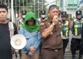 Puluhan Massa Organisasi SCW Geruduk Kejati Sumatera Selatan, Soroti Tuntutan JPU, SCW Minta Evaluasi Perkara AP