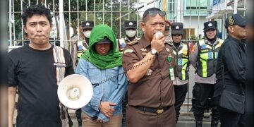 Puluhan Massa Organisasi SCW Geruduk Kejati Sumatera Selatan, Soroti Tuntutan JPU, SCW Minta Evaluasi Perkara AP