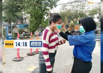 BSS Parking Bagikan Masker kepada Pekerja dan Pengunjung di Lima Gerai Mie Gacoan Pekanbaru