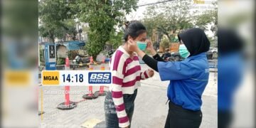 BSS Parking Bagikan Masker kepada Pekerja dan Pengunjung di Lima Gerai Mie Gacoan Pekanbaru